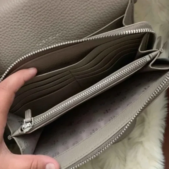 tory burch crossbody gray wallet 🌼 - Picture 5 of 7